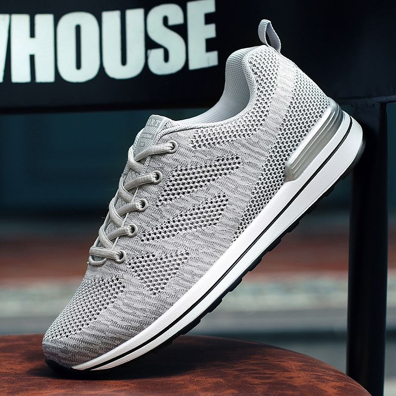 越来越多的女人出门不穿高跟鞋，瞧下图这样穿，回头率高到爆表