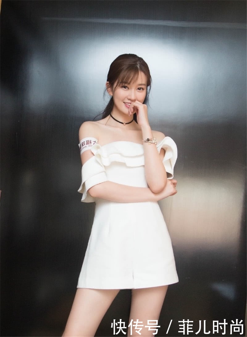 乔欣又瘦了！一身白色搭配穿出80斤的效果，网友：不能再瘦下去了