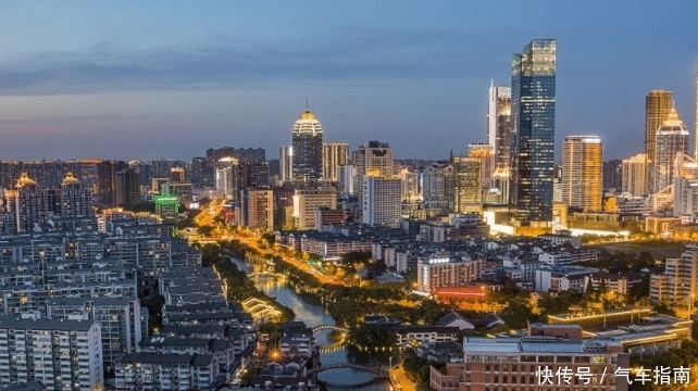 江苏最有潜力的城市,GDP破万亿元,有望跻身新一线城市