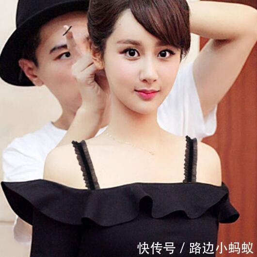 聪明女人早就不用透明肩带，学杨紫心机秀肩带，优雅性感显高贵