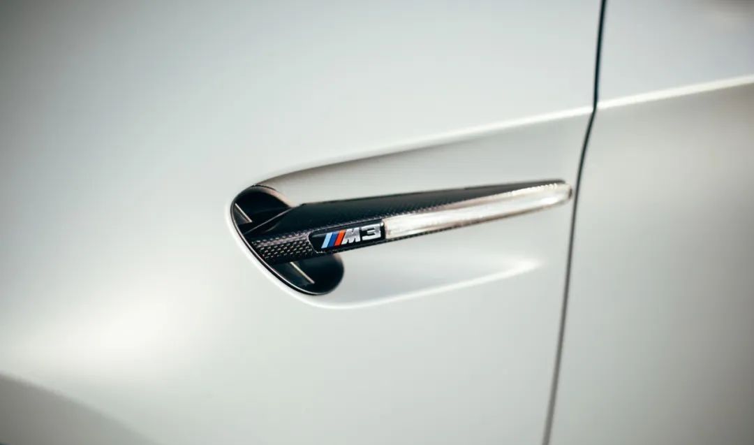  『姿态』低空飞行战舰灰宝马 E92 M3，姿态风格却难掩大佬气质