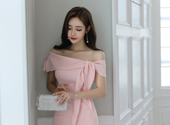 女神孙允珠，狐媚晚樱落絮梦雪斜搭晚礼裙