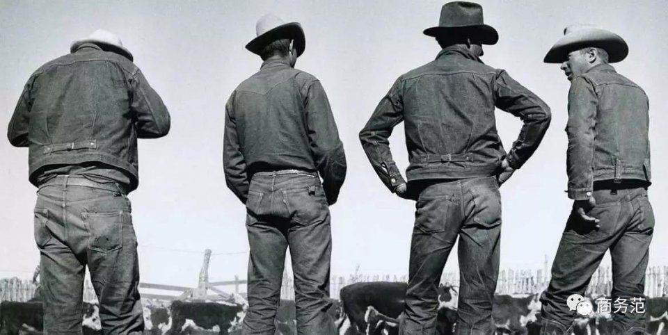 雷军穿牛仔裤见王健林，大佬圈能穿好牛仔裤的没几个...