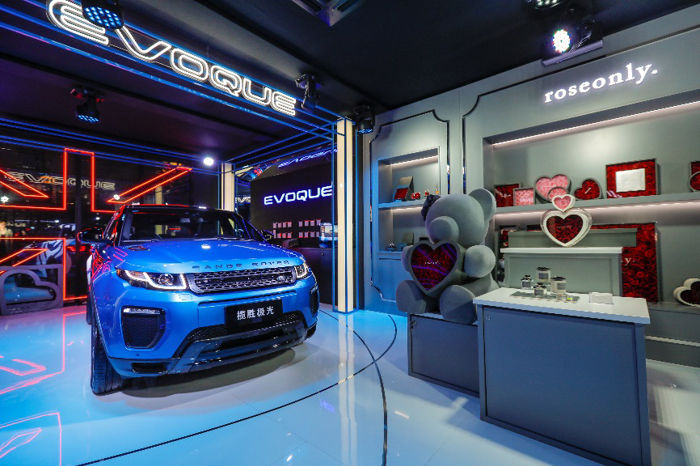 路虎揽胜极光携手roseonly打造别样七夕之约