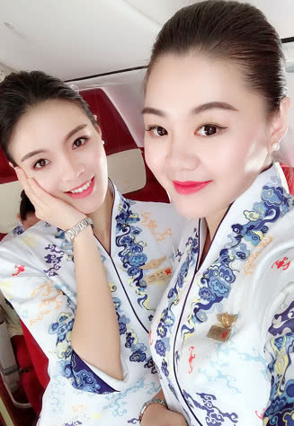 为何空姐在大街上，也喜欢穿着“制服”，网友：看完心疼了