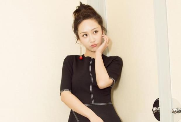 杨紫:月里嫦娥，真是红的发紫