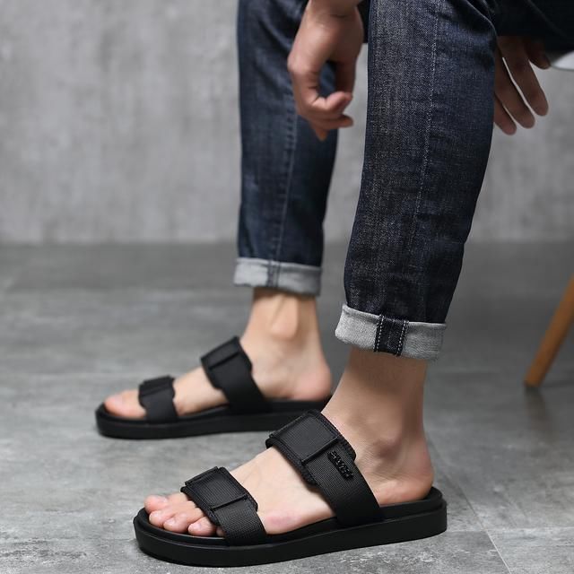 叔叔真时髦,夏天穿这样的凉鞋,时尚百搭,尽显潮男本质!