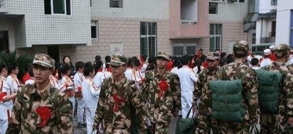  后代@户口本上标注了此“4个字”的，后代不能参军，信用卡也不