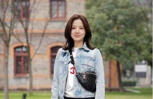  [解决]大脸女生梳中短发修颜不尴尬，2020年女生短发了解下，解决烦恼
