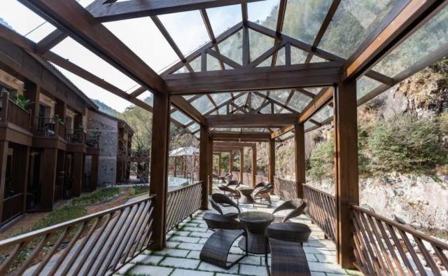 是什么让城里人抢着往干坑跑,莳光·山居让你忘记时间!