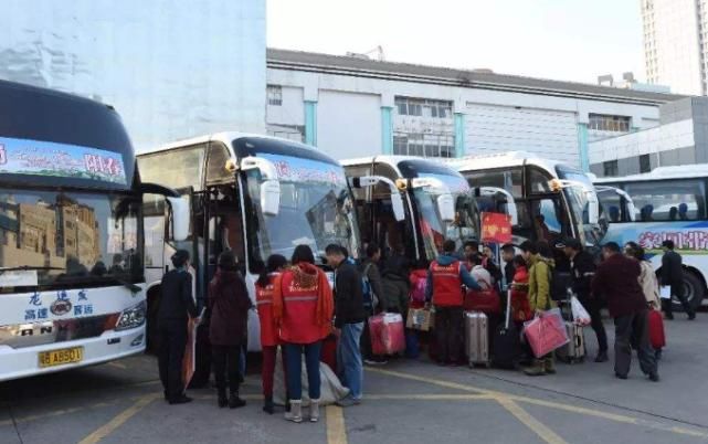  坐大|为啥坐大巴时司机不去服务区，偏要去高速外吃饭？莫非有啥