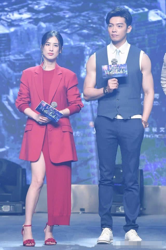 黄圣依是不知道自己腿粗吗?这么窄的短裤，腿都快被她撑变形了!