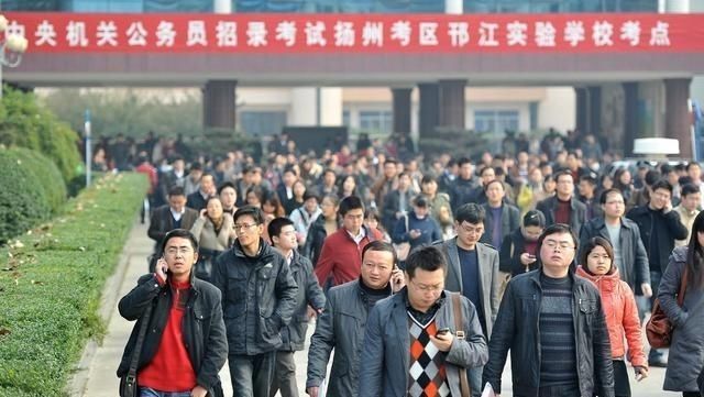  「网友」为什么德国没人想当公务员，国内却千里挑一？网友：铁