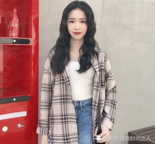  「女生」建议小个子女生：别穿长款卫衣了，春天流行这么穿，又美又显高