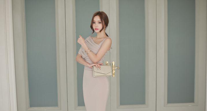 女神搭配，精致甜美的紧身裙美女，气质让人心扉荡漾！