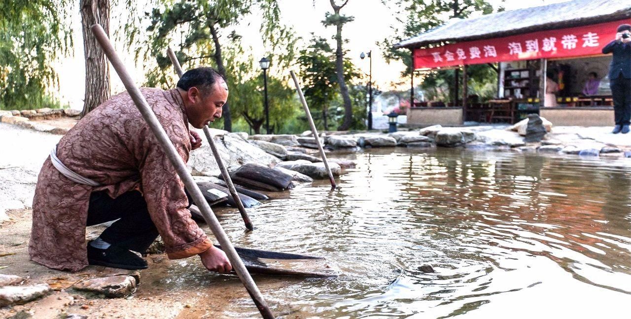 去景区还能“淘金”？每个月向河中投放20万黄金，就在山东