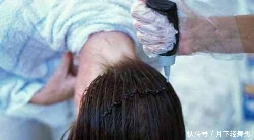  染成：头发染成黑色的能不能改成其他颜色的 黑色需漂浅后再染