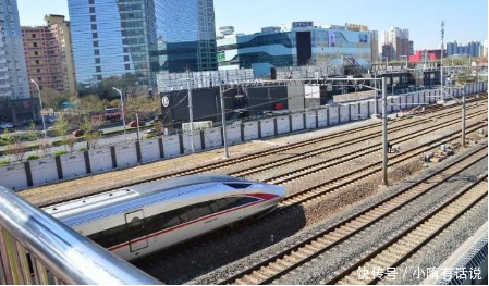 印度首次发明太阳能火车，并表示已经“赶超”中国！网友：不看还