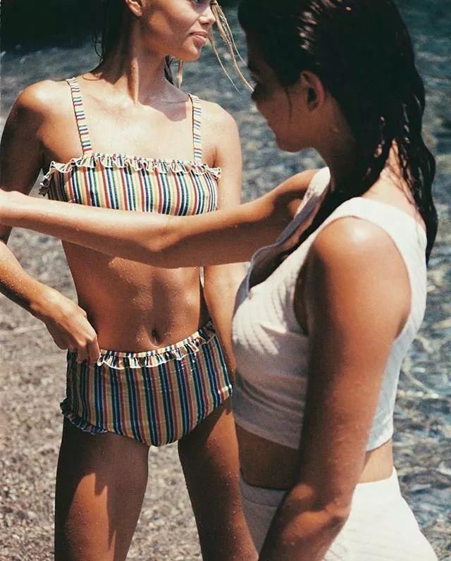 性感的泳衣才是这个夏天的标配