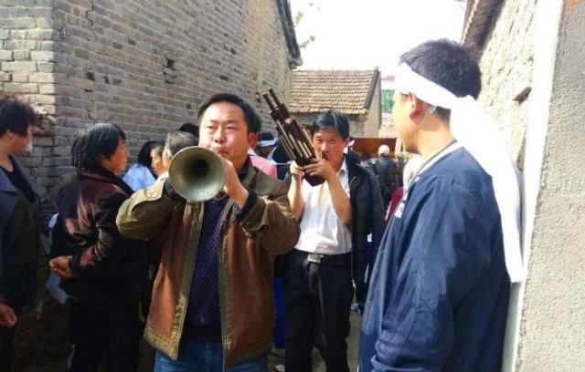 在农村，办丧事时出现这两种让人气愤的现象，真该有人管管了