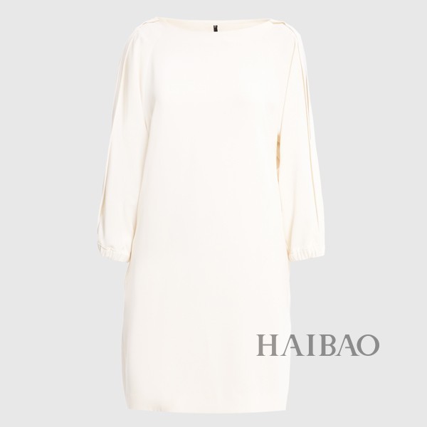 如何用白色单品时髦度夏