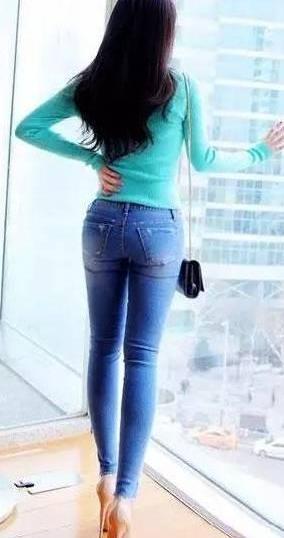 不必非要大长腿，紧身裤也能穿得十足美，让你赚足回头率