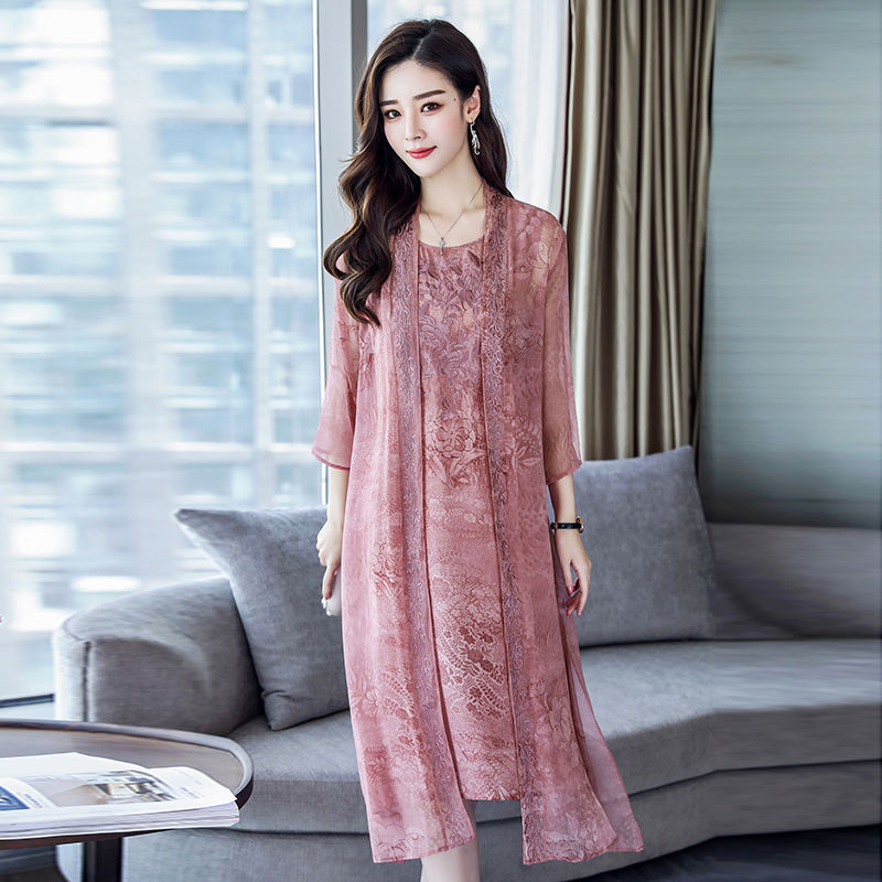 迷死人!40岁老婆穿上“鱼尾裙”,美的像“美人鱼,婀娜又多姿