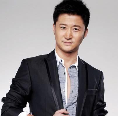 谢楠悼念外婆，丈夫吴京却上热搜，网友：百度一下，你就黑白