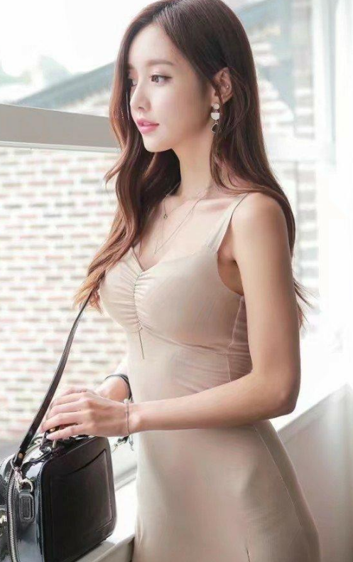 街拍: 各种短裙、短裤、包臀裙, 演绎着你的性感美!