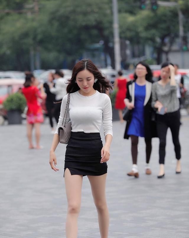 『气质』时髦精们才懂的搭配小心机,简单牛仔衬衫穿出时尚明星的气质