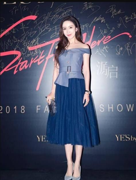 娄艺潇和王晓晨大撞衫，网友:打过针和没打针的脸果然不一样