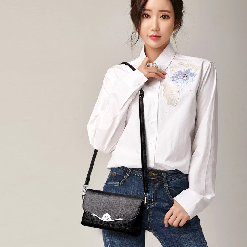 现在的女子真会打扮，包臀裙+颜值包，妖娆性感，好看方便