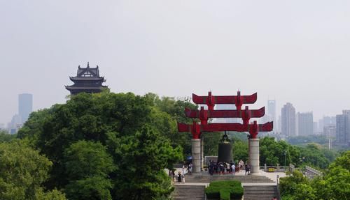  [重庆]中国最潮流的五座城市：年轻男女爱打扮，越来越注意自己的形象