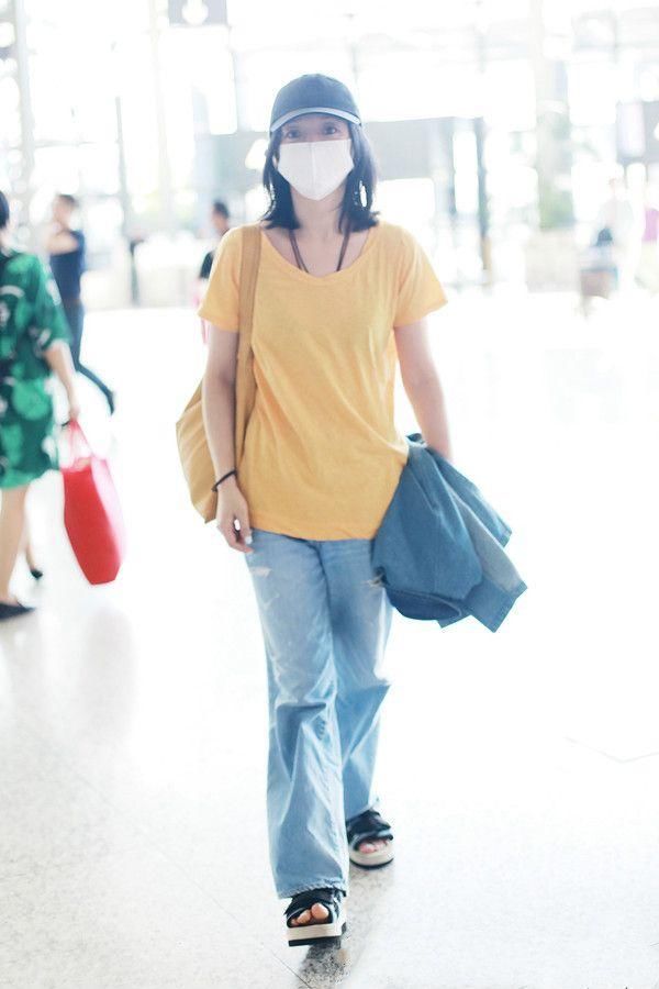 周迅大胆尝试阔腿裤,身材被五五分,后悔万分!