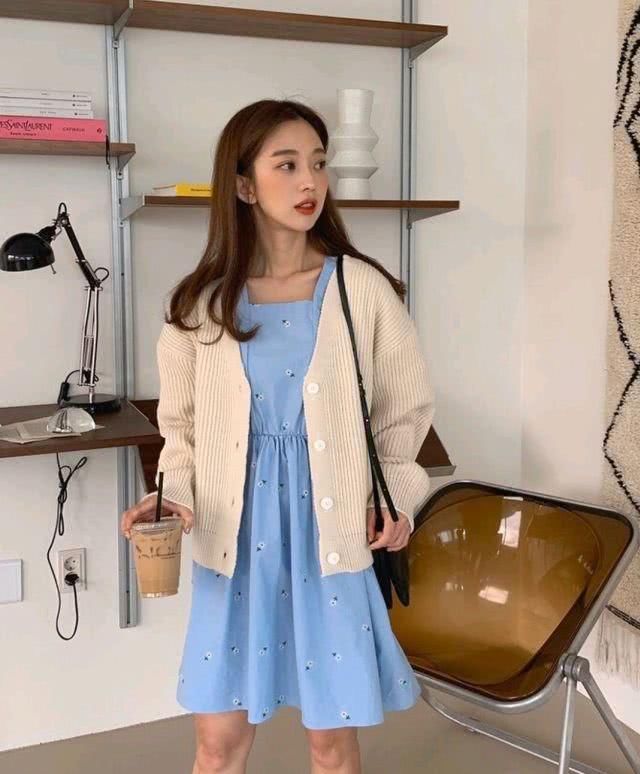  「初恋衫」服装搭配：外套里面别穿打底衫了！这4件内搭美炸！
