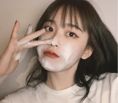『女生』“长期化妆”和“长期素颜”的女生,皮肤差距,真是一目了然