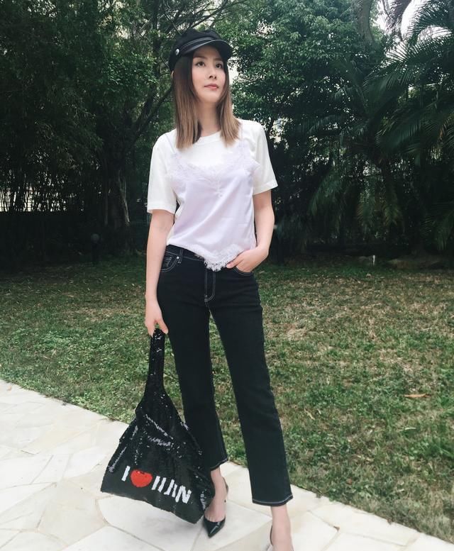  长袖：陈慧琳气场愈发高雅，穿玫蓝紫色绷带装了长袖连衣裙现身，46岁情况真棒