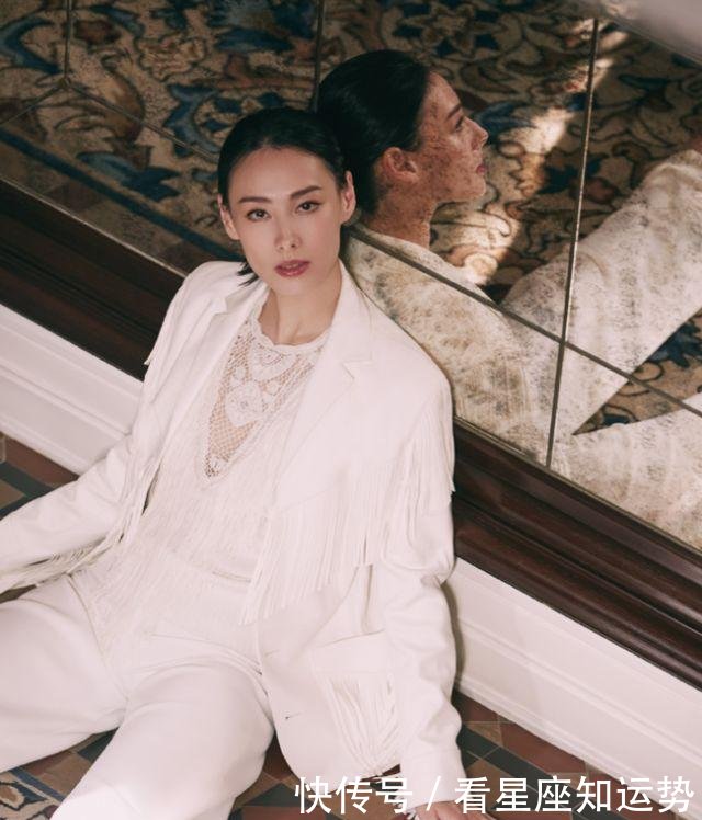 『轻松』香港最好进的豪门,儿子结婚船王不问儿媳是谁,对比奚梦瑶太轻松