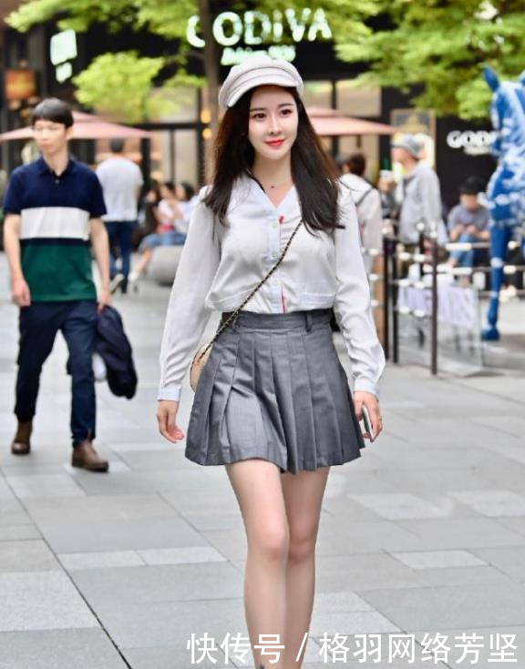 #逐出#街拍穿搭:我深深地恳求你,不要把我逐出你的爱门之外!