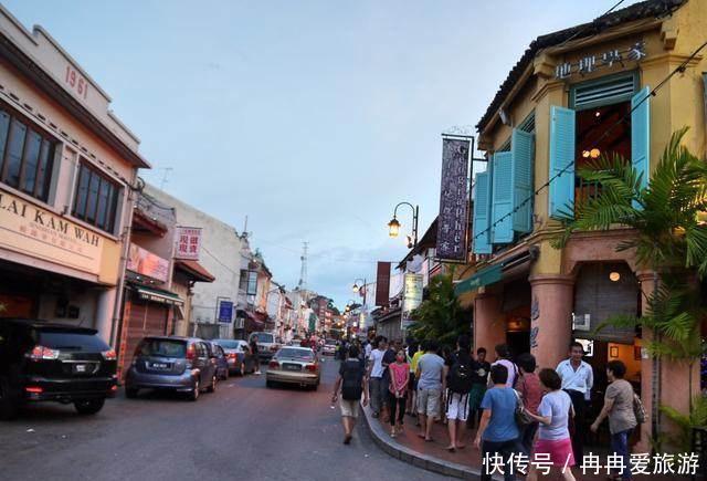 一个名字比中国还要中国的外国城市, 因一道海峡举世闻名！