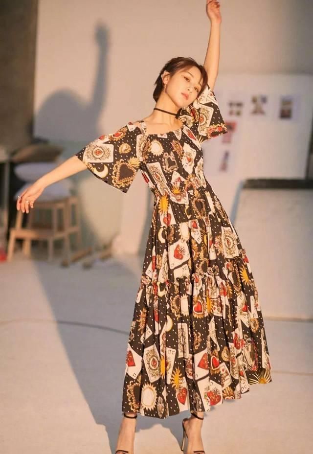  「印花图案」2020春天，穿印花的女人最迷人！