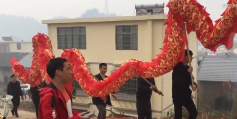 江西农村竟然家家都有大别墅 外地人都来围观了