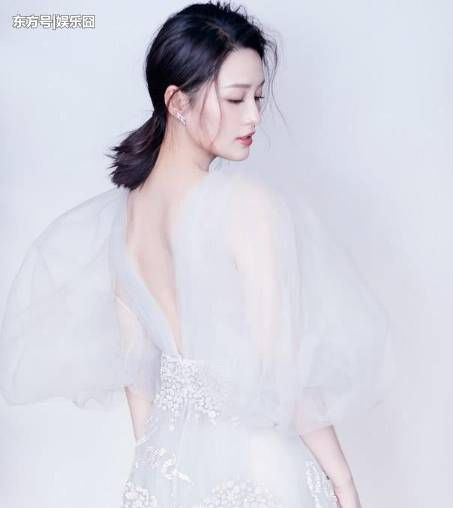 李沁胆大 一身透明“气球”也敢往身上套 网友: 身材好
