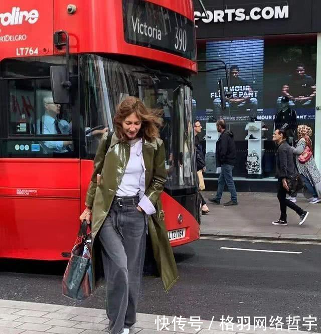 女人:真正有气质的女人,多大年纪都爱赶时髦,瞧72岁潮人搭配太洋气