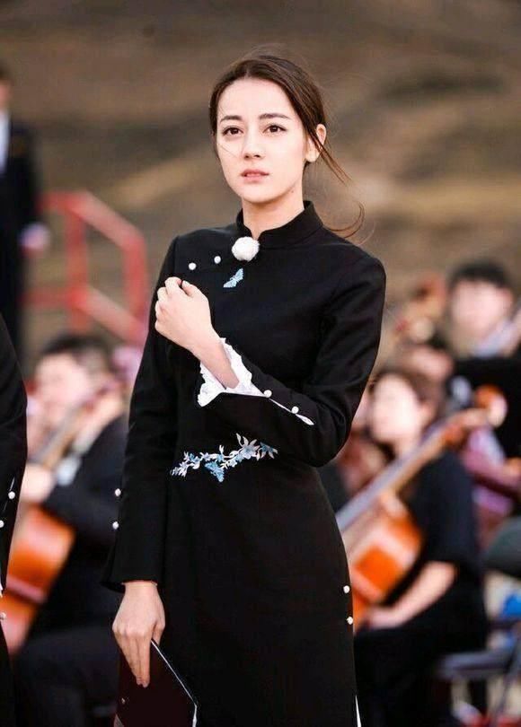 穿旗袍最好看的十大女星,赵丽颖第三热巴第五,第一美若仙人