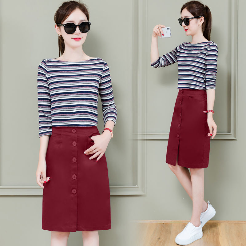 身材条件不错的女人,一定要多穿气质包臀裙,展现迷人身姿,美爆