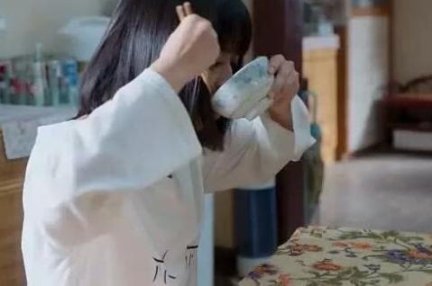 新版《流星花园》沈月假吃遭吐槽，比Angelababy还要假，现在节目