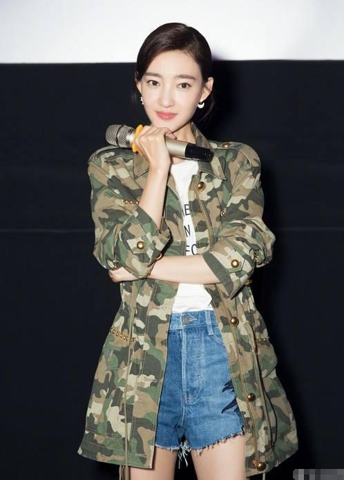 王丽坤真敢穿! 卫衣下面直接是腿袜, 网友: 林更新赚大发了!