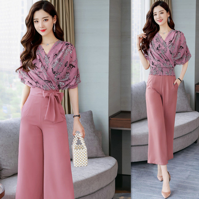 哇!这样套装才女人，穿上遮肉减龄气质美，难怪妈妈款款都想买了