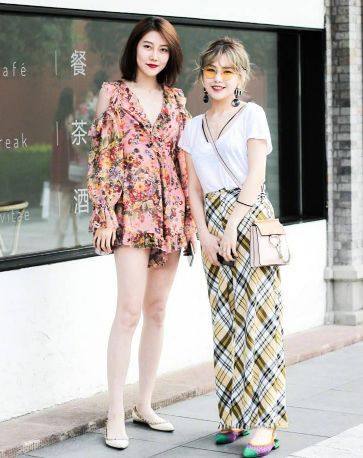 裙装小姐姐们身材高挑迷人，魅力无人可挡，你更喜欢哪一款呢？